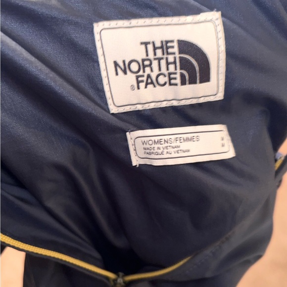 The North Face Windbreaker - Picture 9 of 9